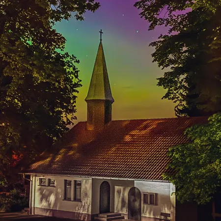 Momo Den Бломберг